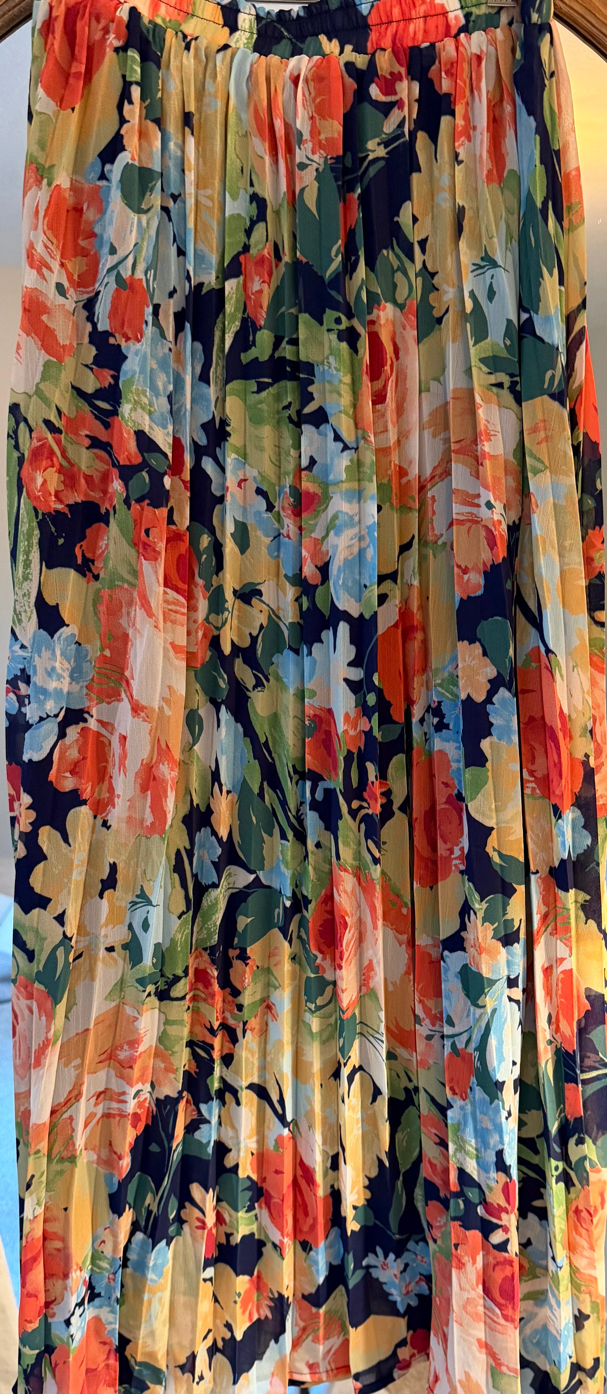 Floral patterned maxi skirt with a pleated texture
